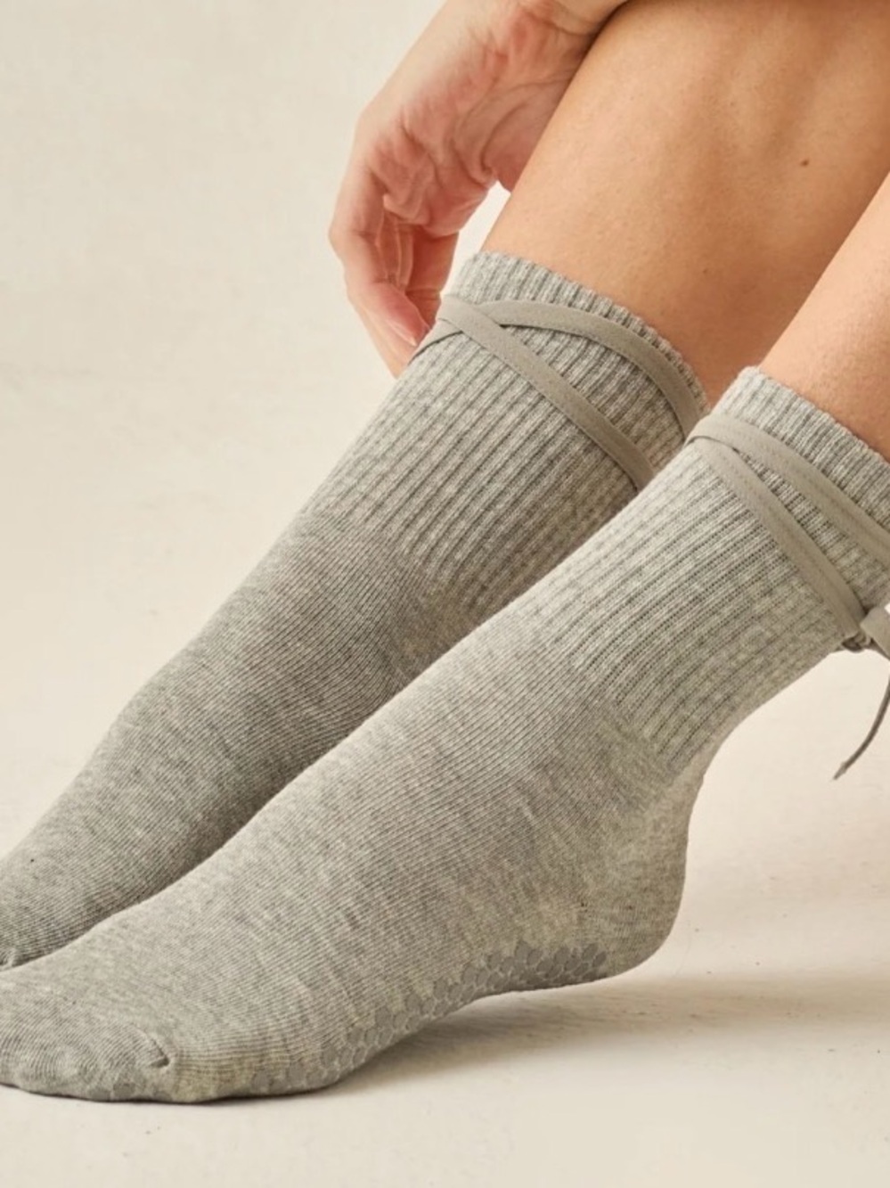 Lucky Honey Women’s Gray Ribbed Crew Grip Socks (cut strings off)